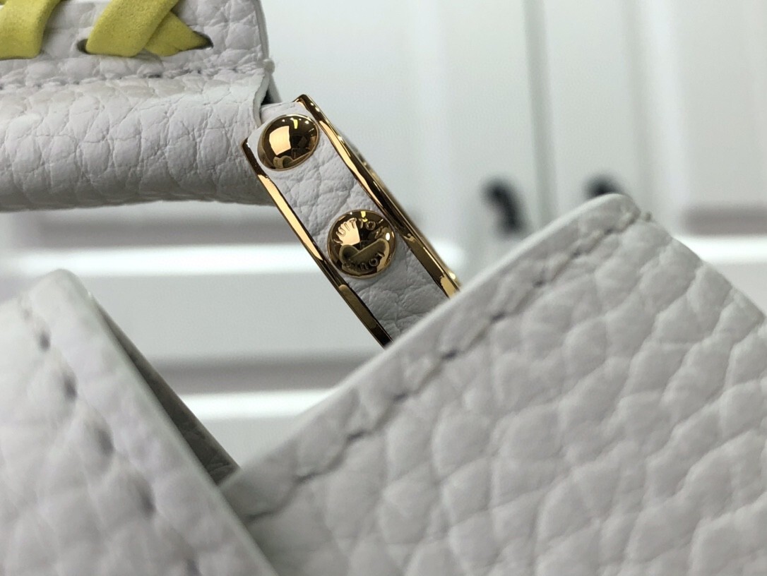 LV CAPUCINES BB M57671