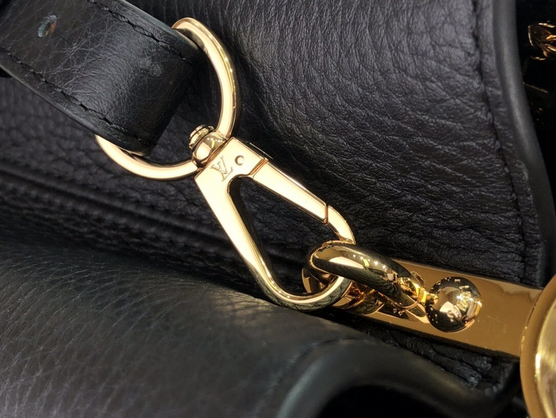 LV CAPUCINES BB M58720