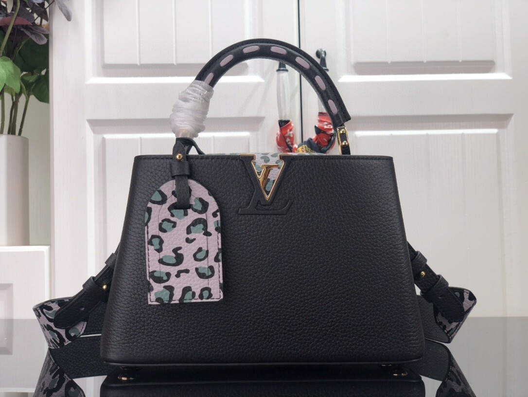 LV CAPUCINES BB M58720