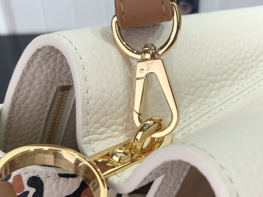 LV CAPUCINES BB M58720