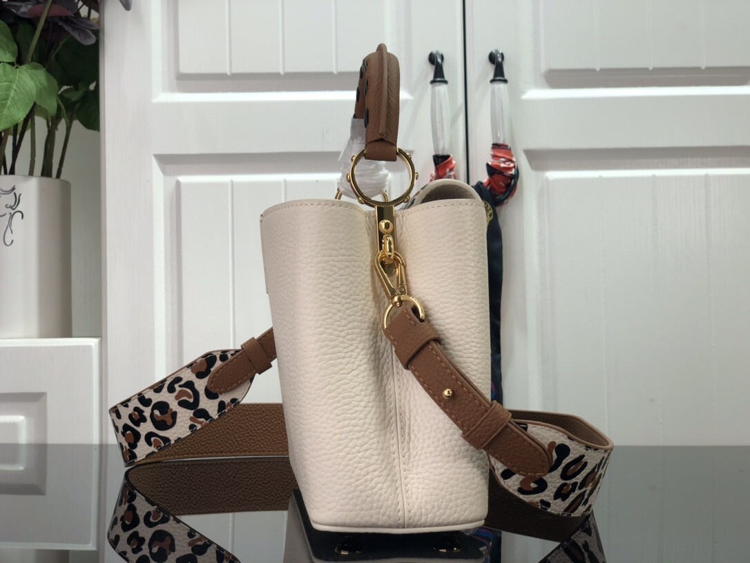 LV CAPUCINES BB M58720