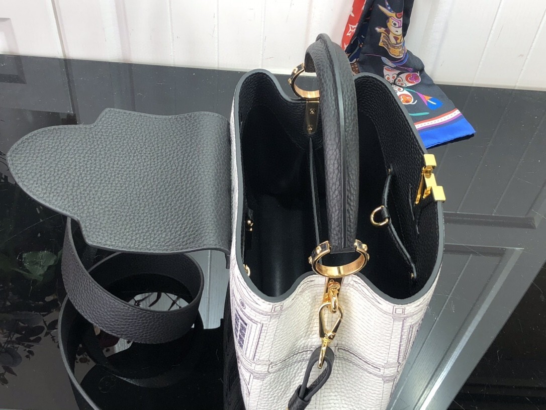 LV CAPUCINES BB M59119