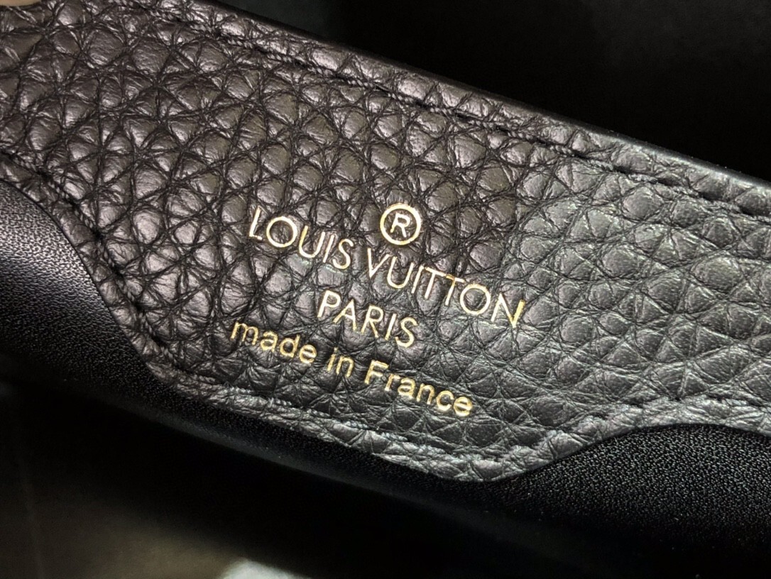 LV CAPUCINES BB M59119