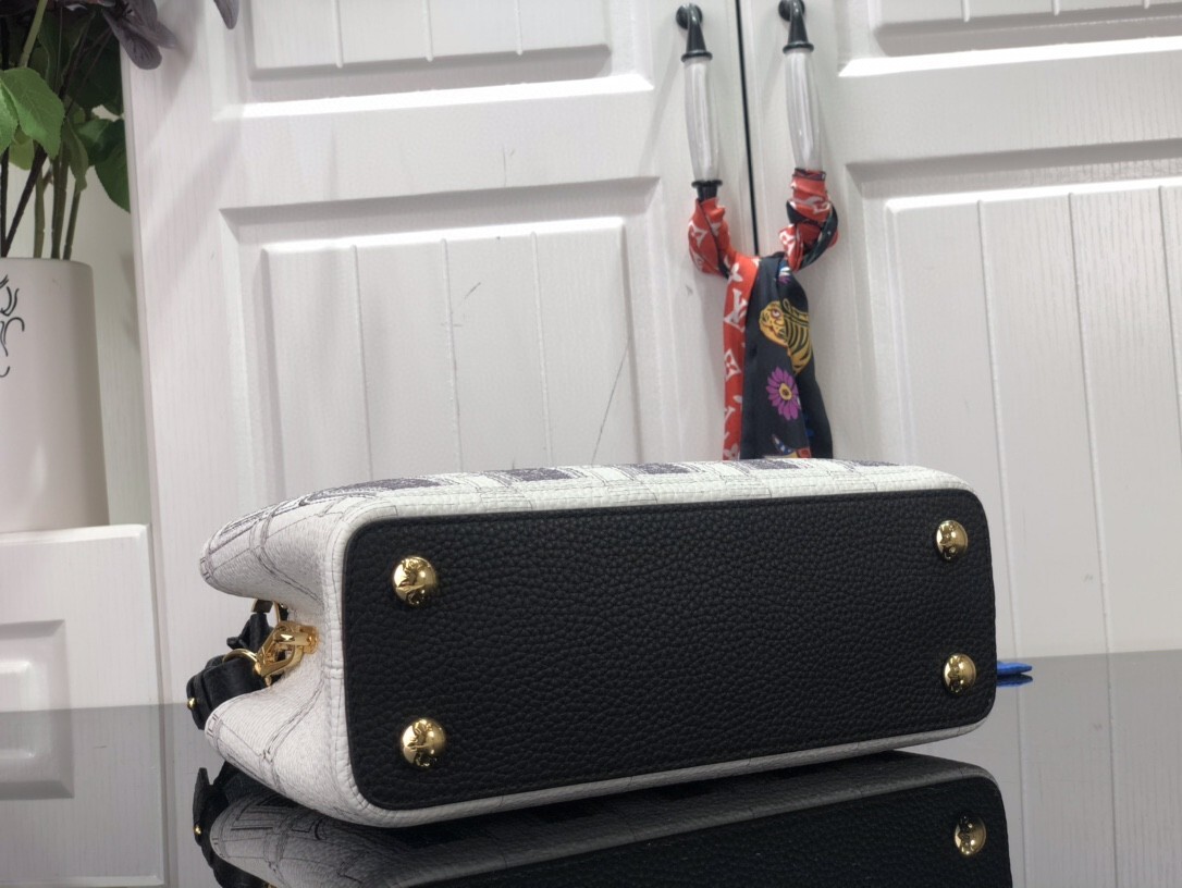 LV CAPUCINES BB M59119