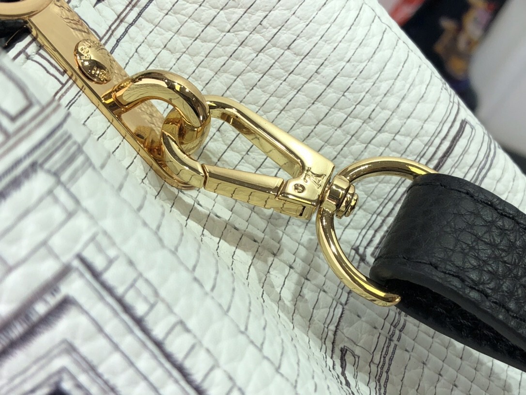 LV CAPUCINES BB M59119