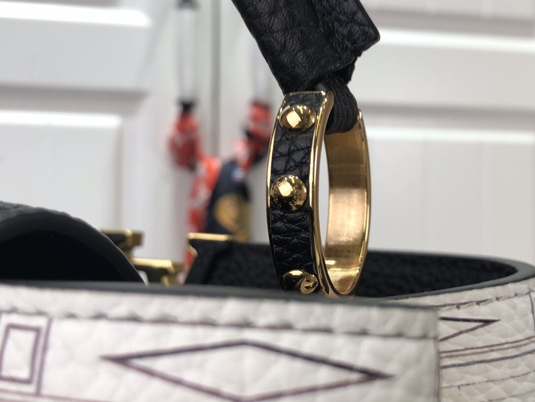 LV CAPUCINES BB M59119