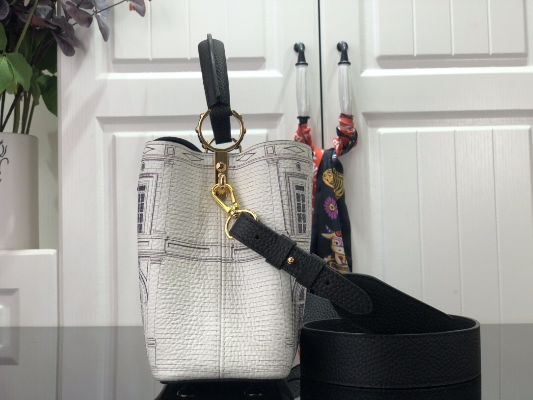 LV CAPUCINES BB M59119