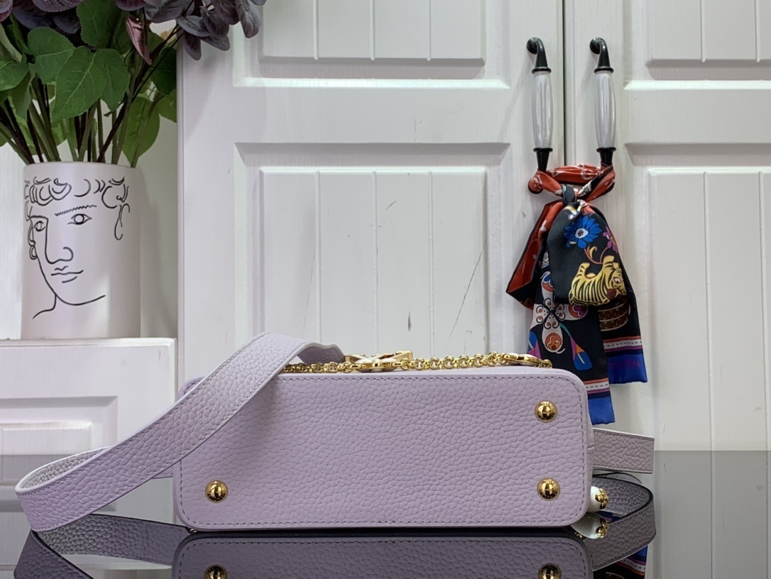 LV CAPUCINES EAST-WEST m25476