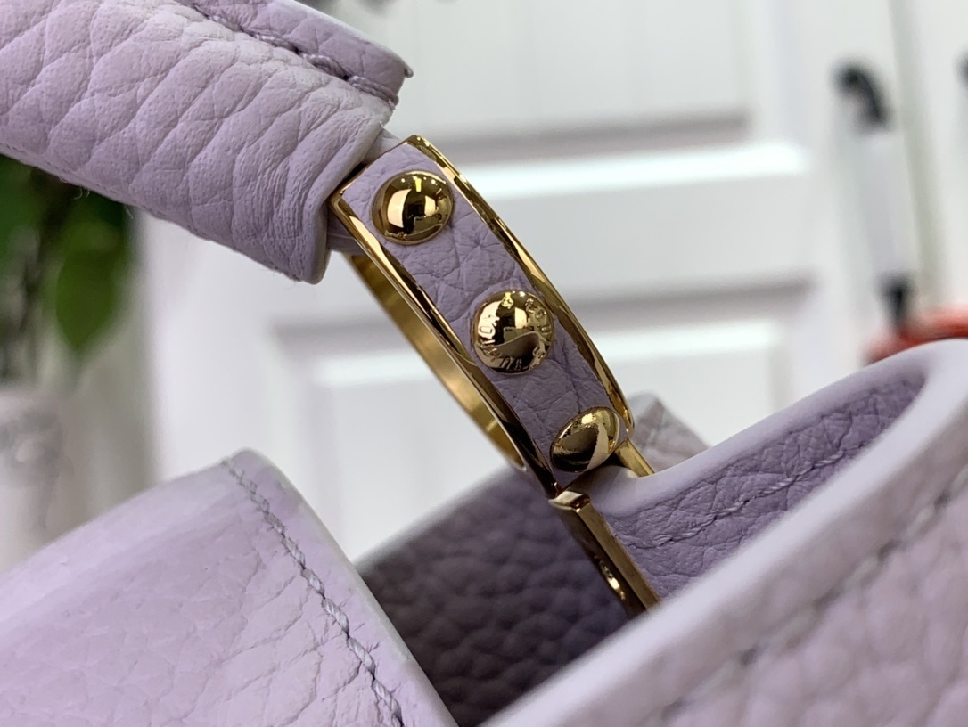 LV CAPUCINES EAST-WEST m25476