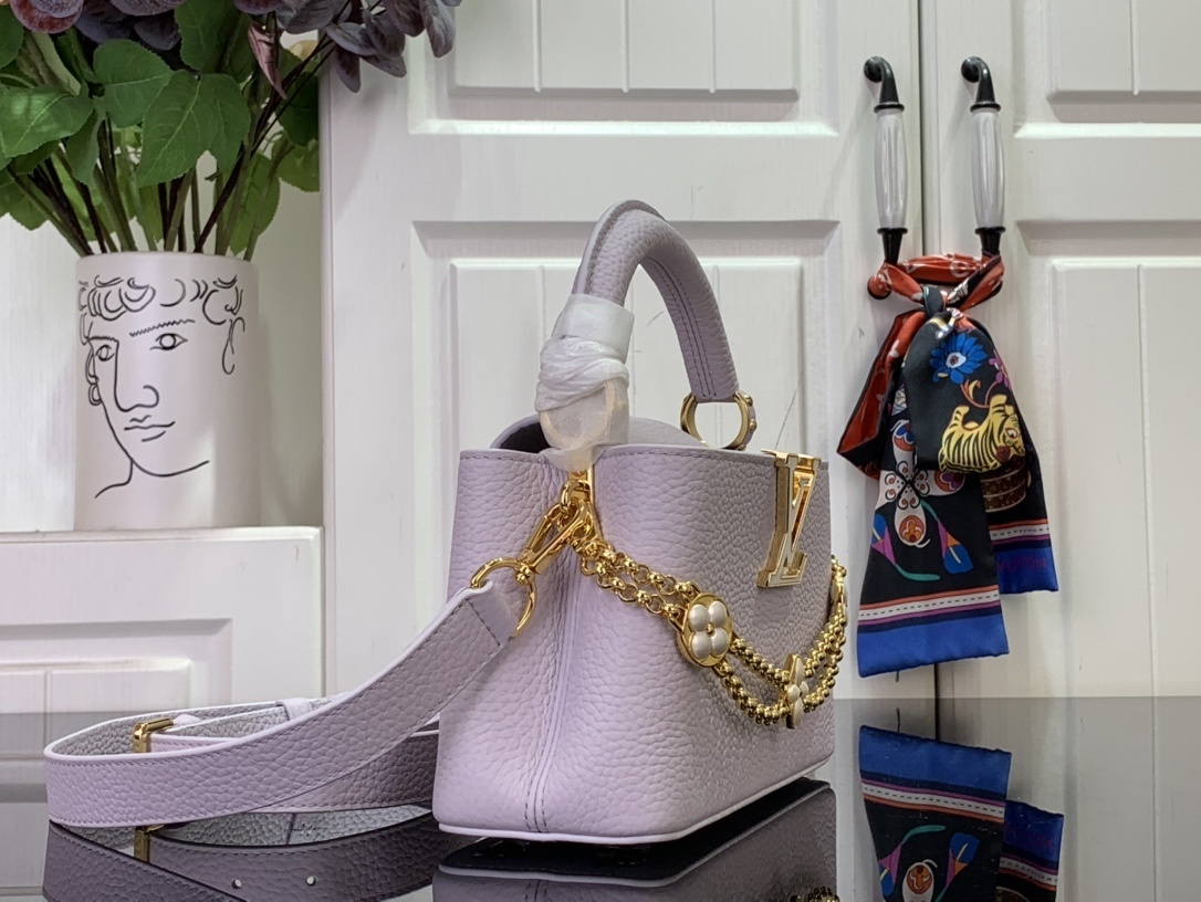 LV CAPUCINES EAST-WEST m25476