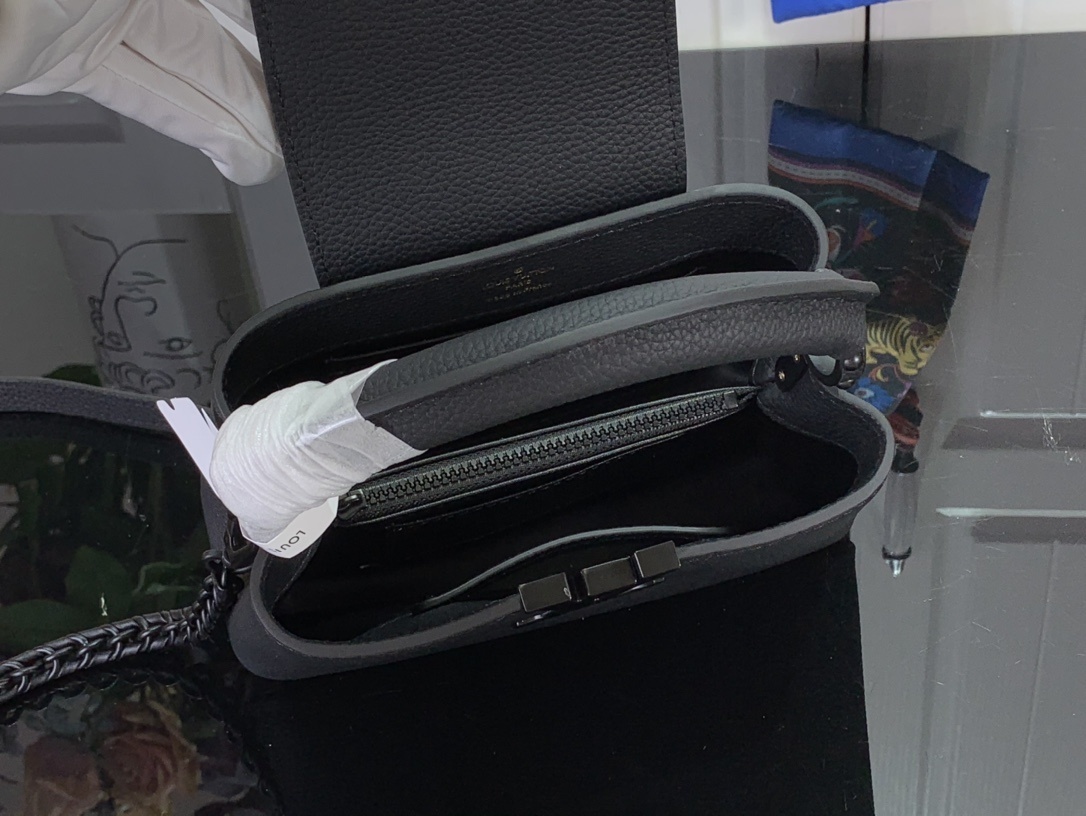 LV Capucines M23955A