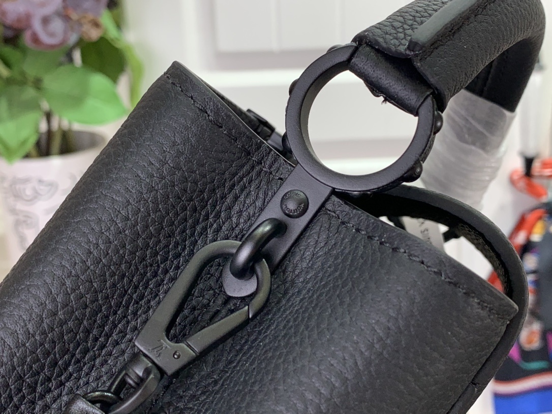 LV Capucines M23955A