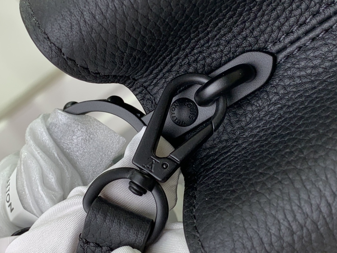 LV Capucines M23955A