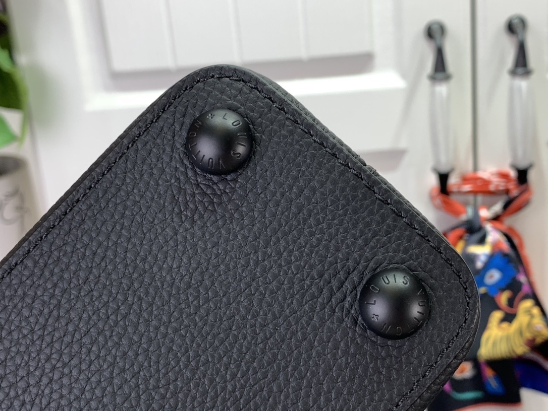 LV Capucines M23955A