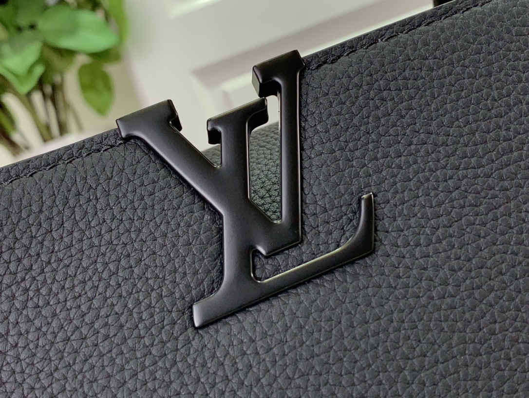 LV Capucines M23955A