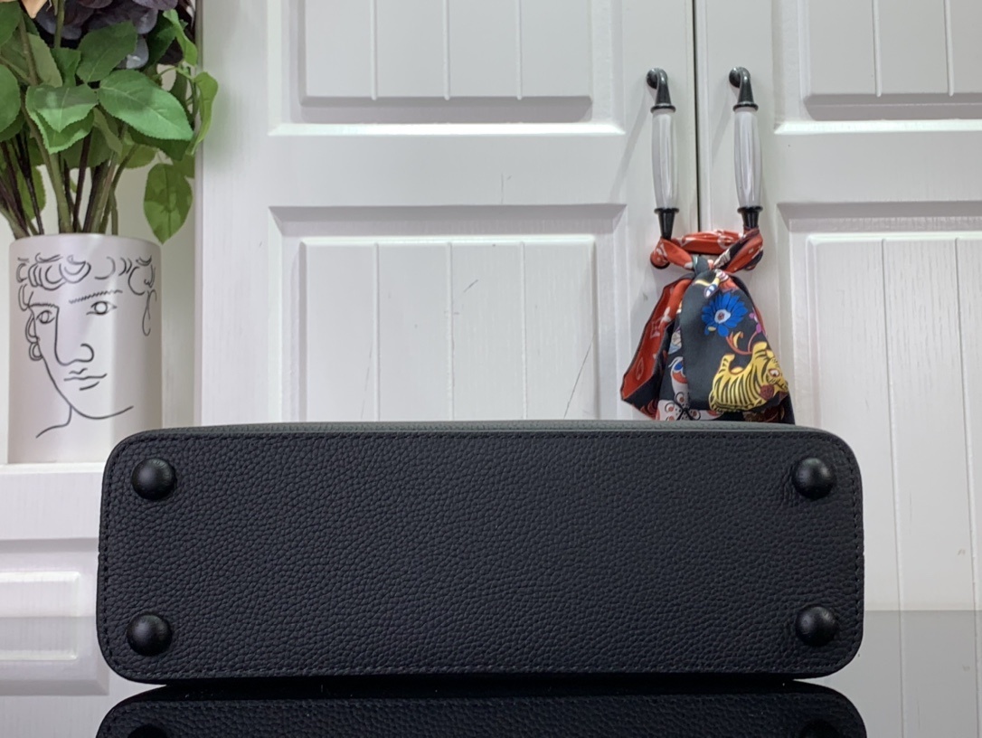 LV Capucines M23955A