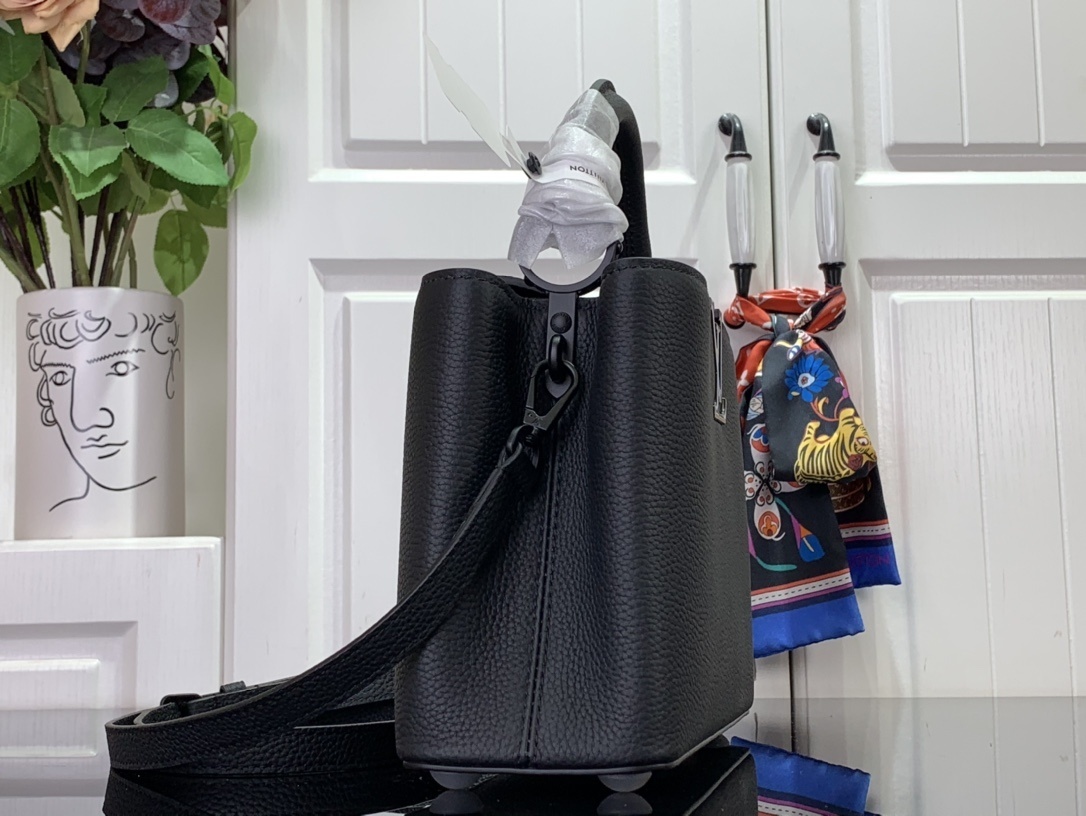 LV Capucines M23955A