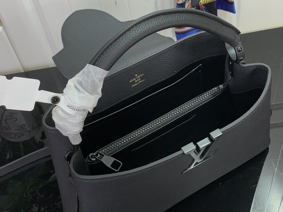 LV Capucines M23955A