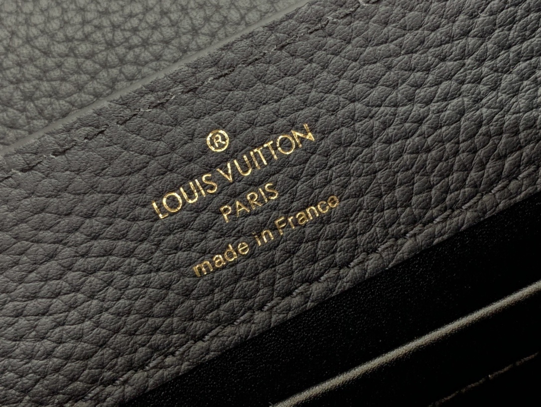 LV Capucines M23955A