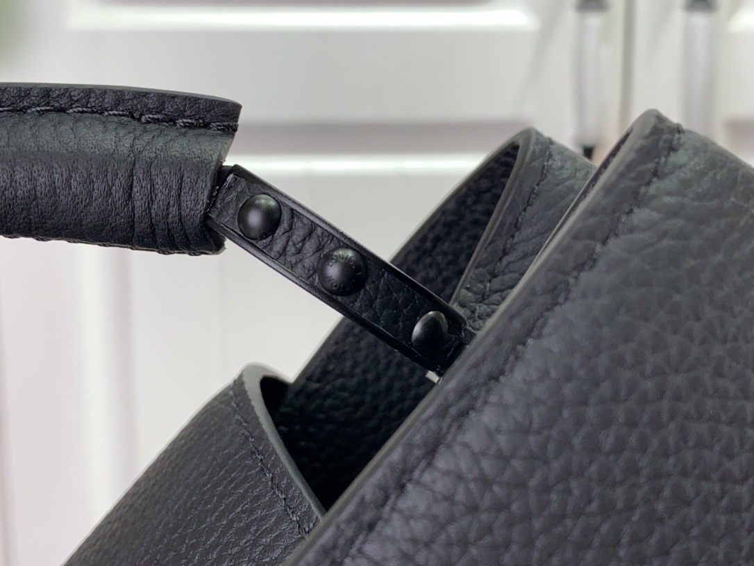 LV Capucines M23955A