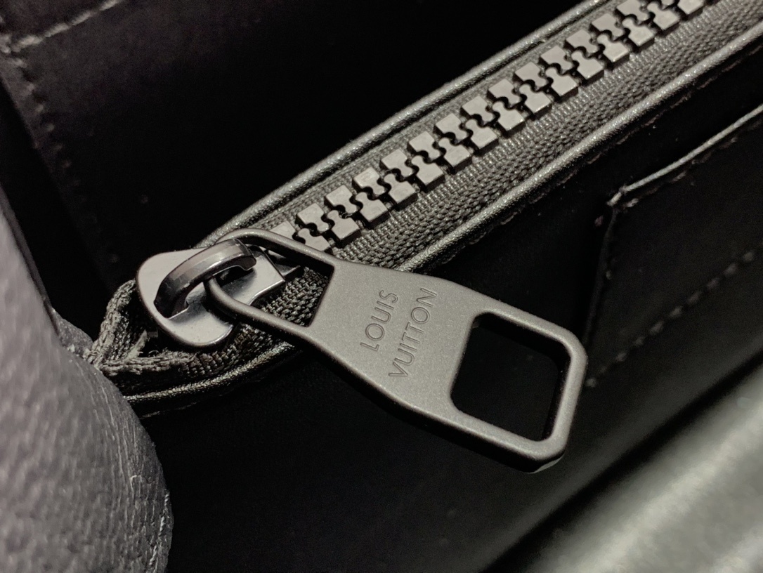 LV Capucines M23955A