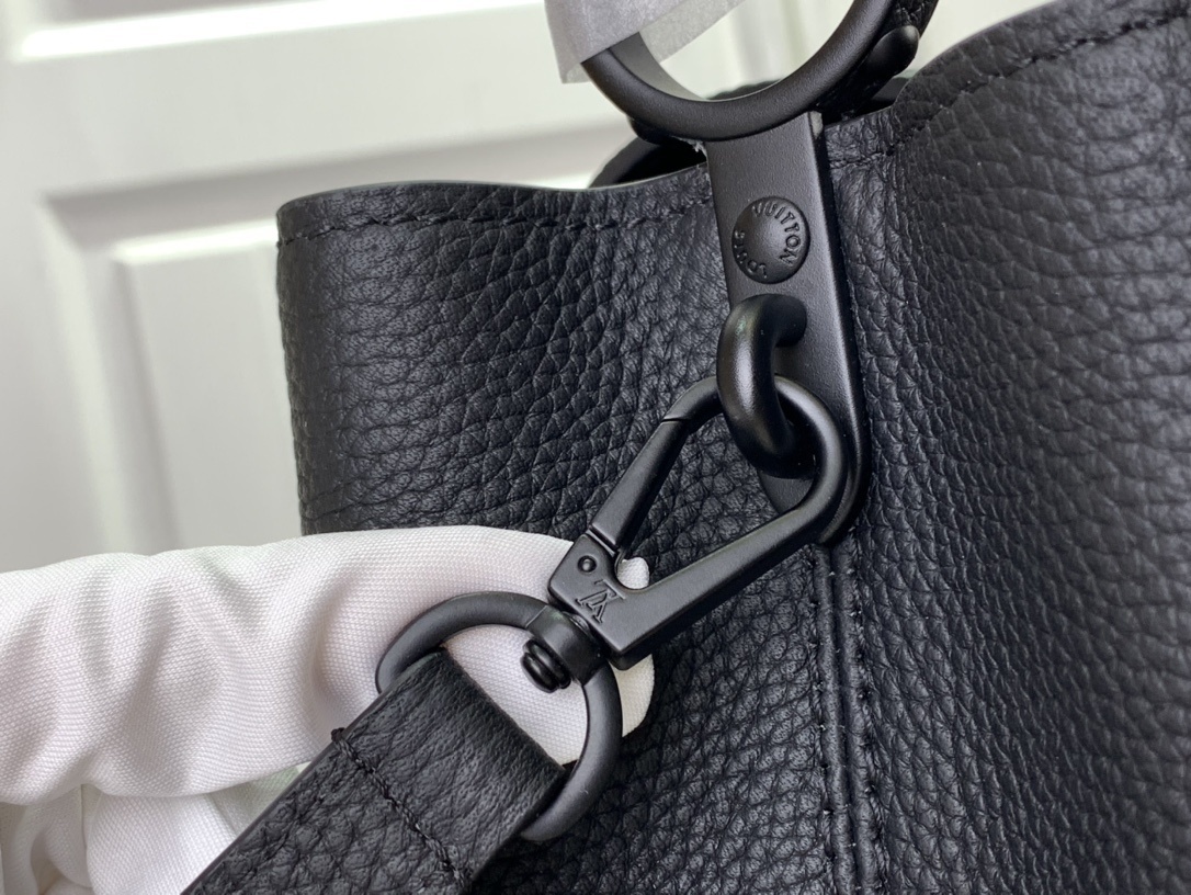 LV Capucines M23955A