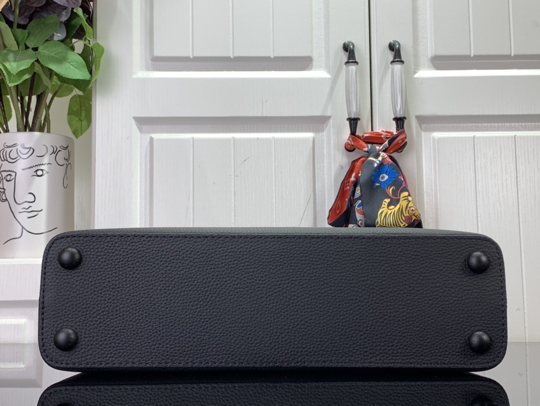 LV Capucines M23955A