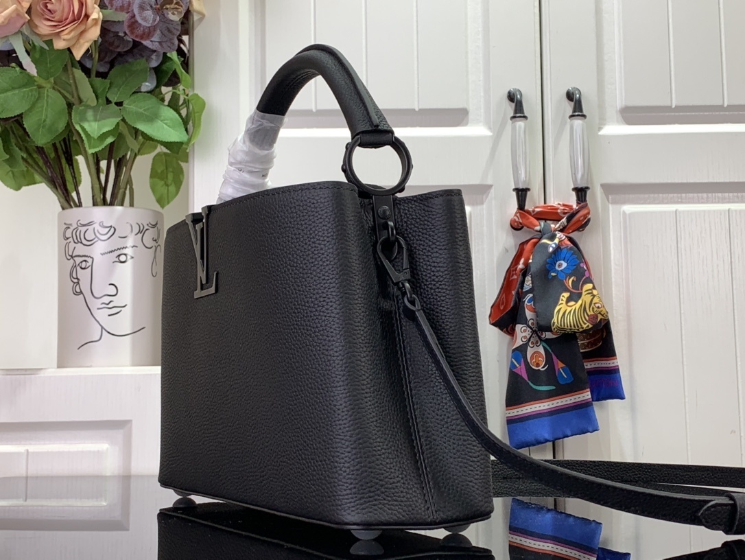 LV Capucines M23955A