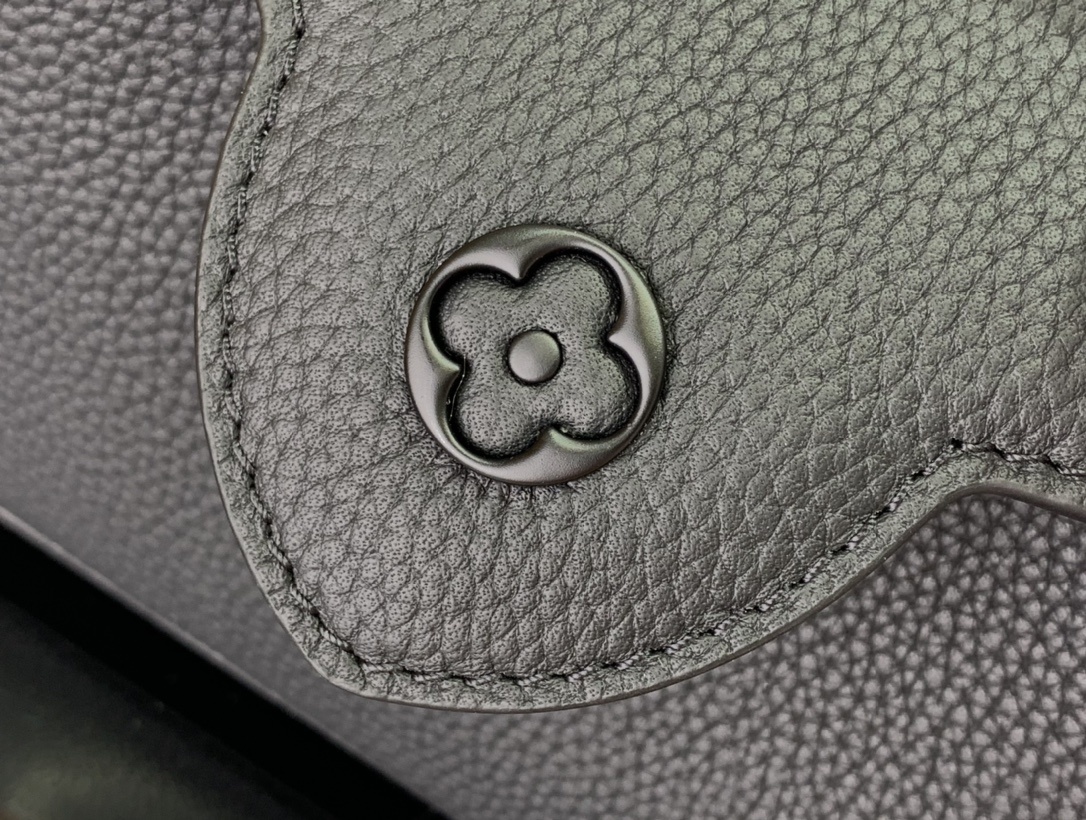 LV Capucines M23955A