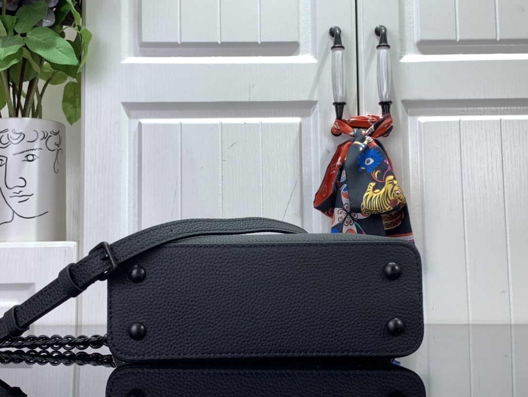 LV Capucines M23955A