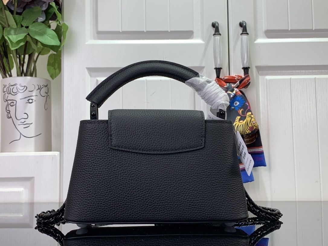 LV Capucines M23955A