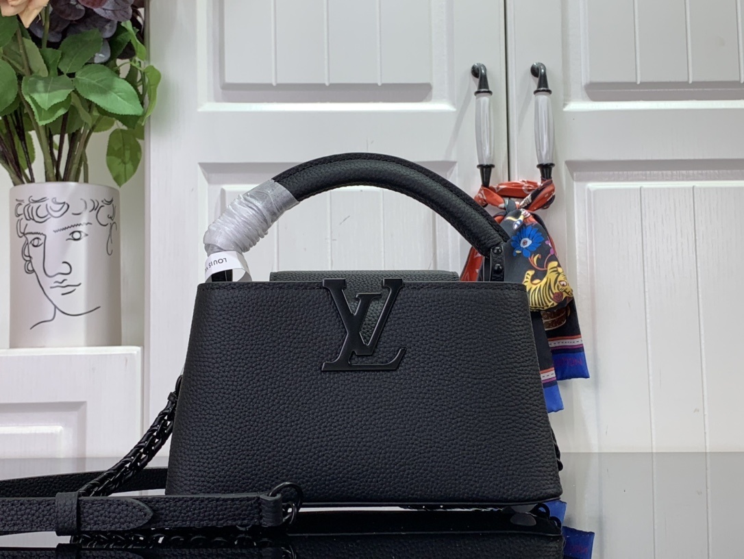 LV Capucines M23955A