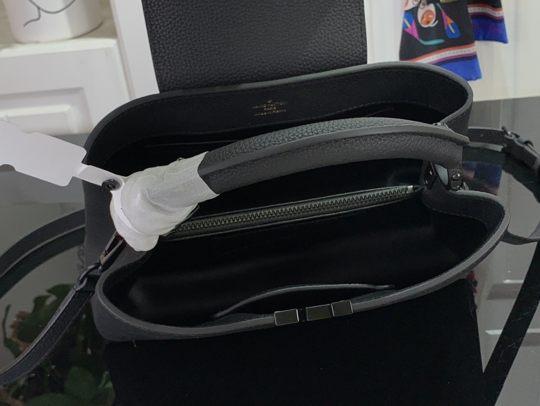 LV Capucines M23955A