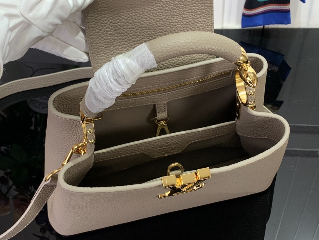 LV Capucines M48865