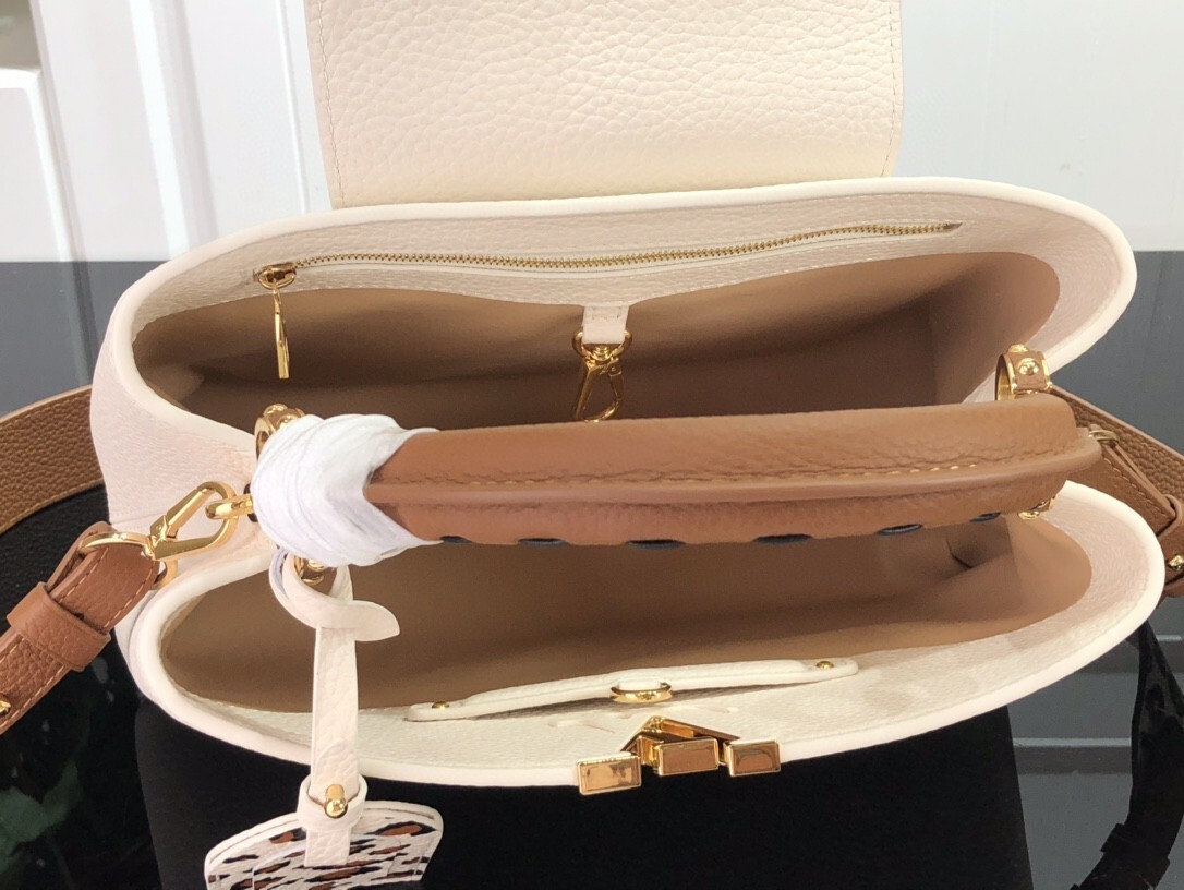 LV CAPUCINES MM M58575