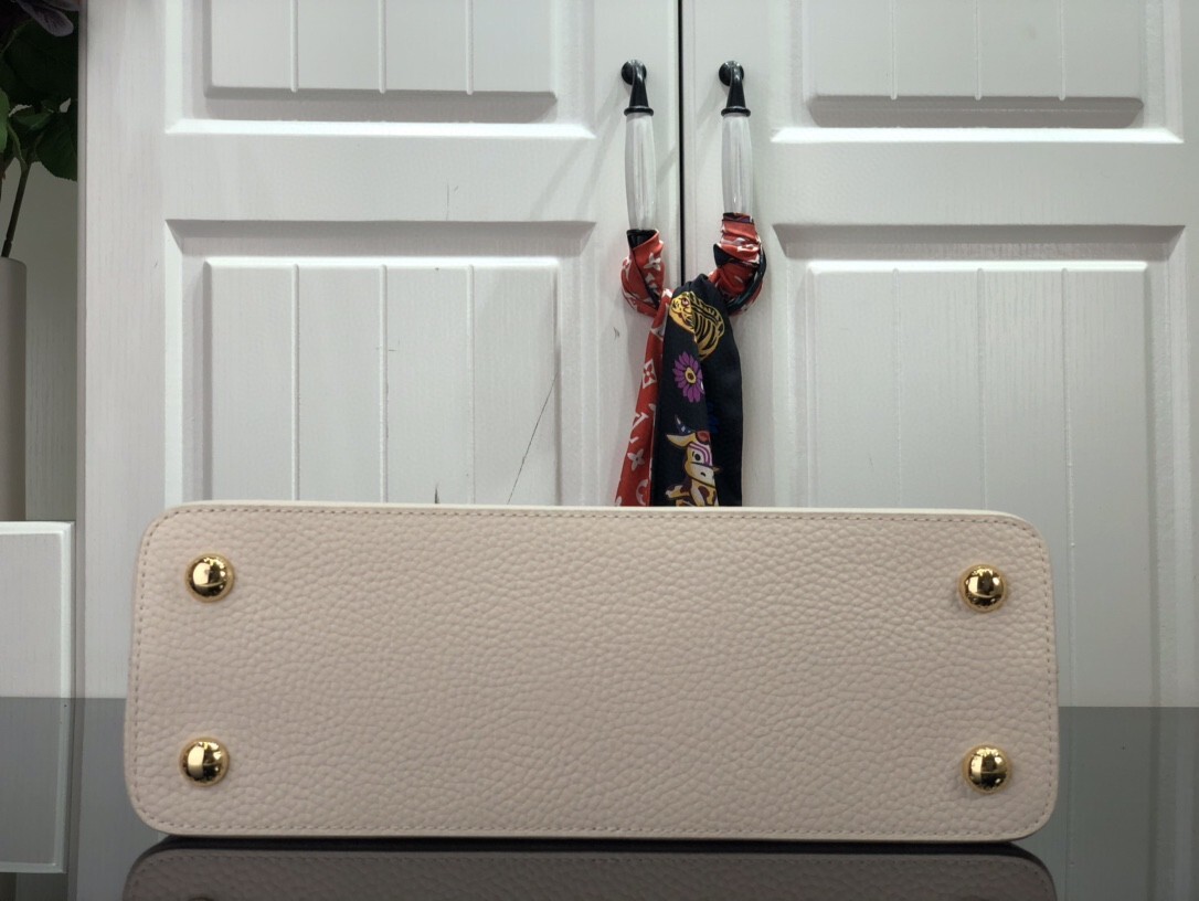 LV CAPUCINES MM M58575