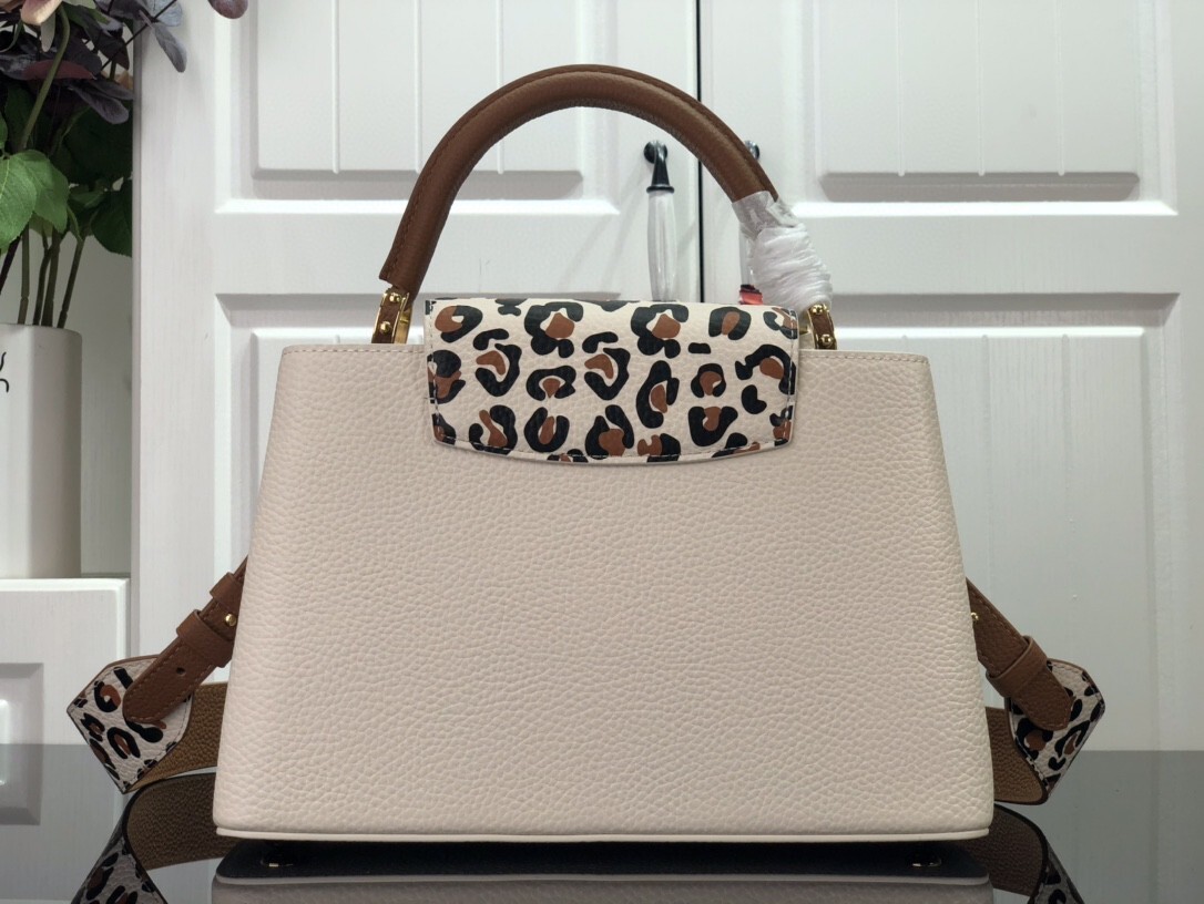 LV CAPUCINES MM M58575