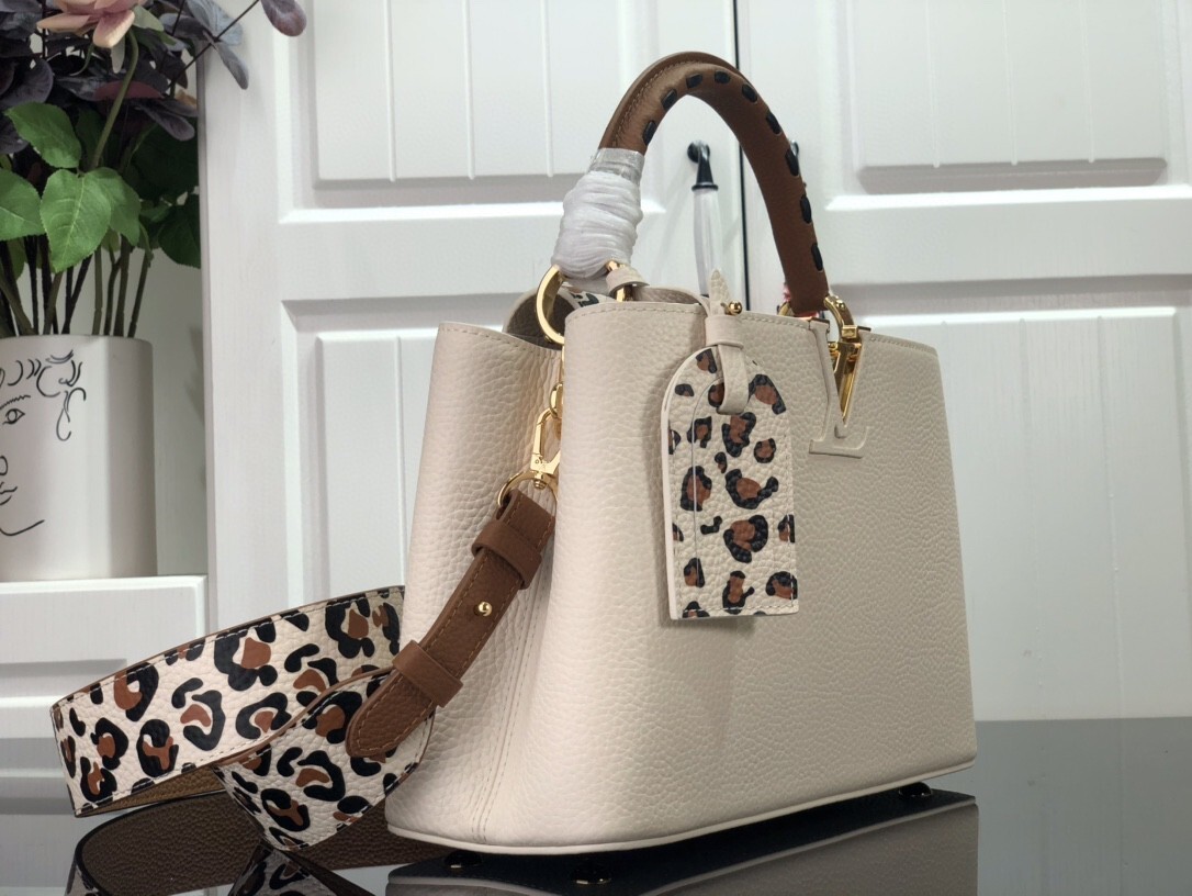 LV CAPUCINES MM M58575