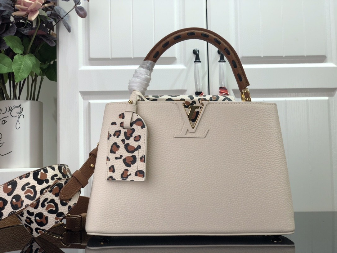 LV CAPUCINES MM M58575