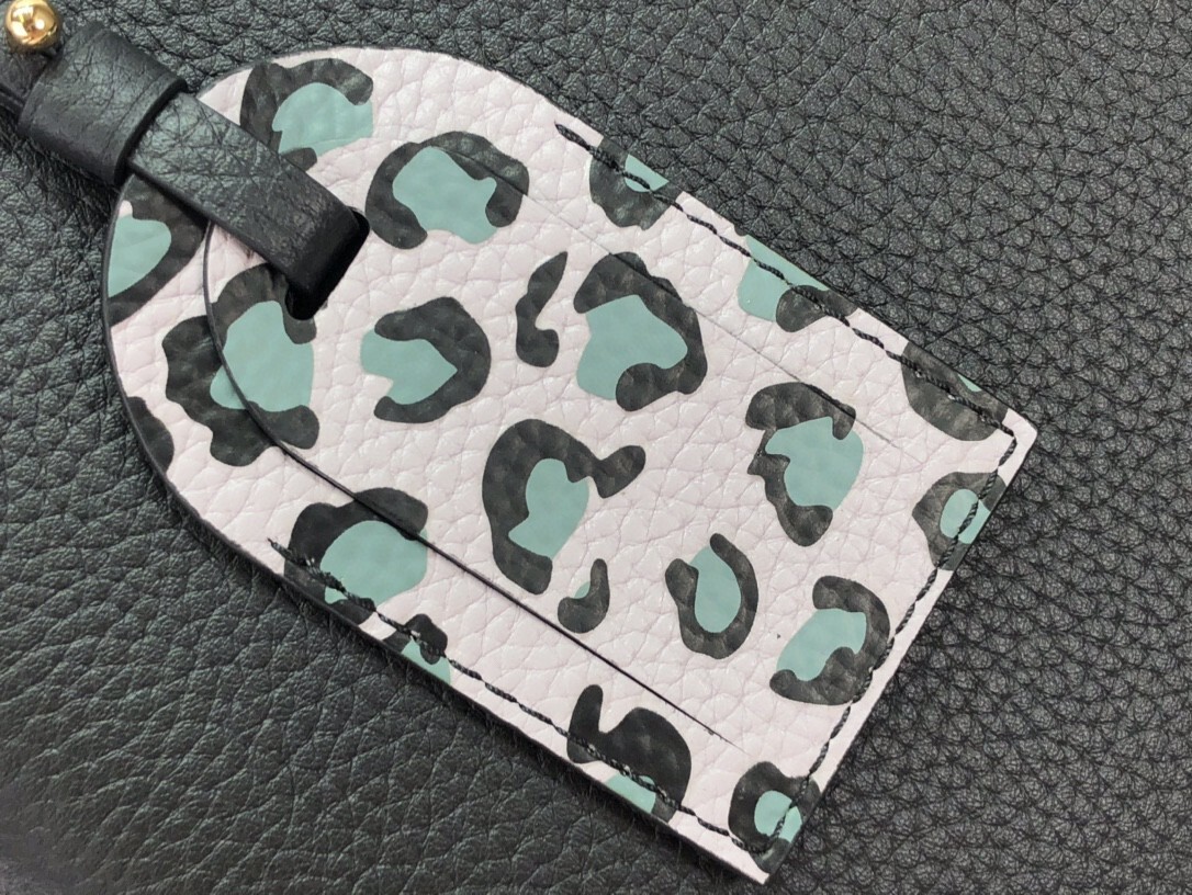 LV CAPUCINES MM M58575