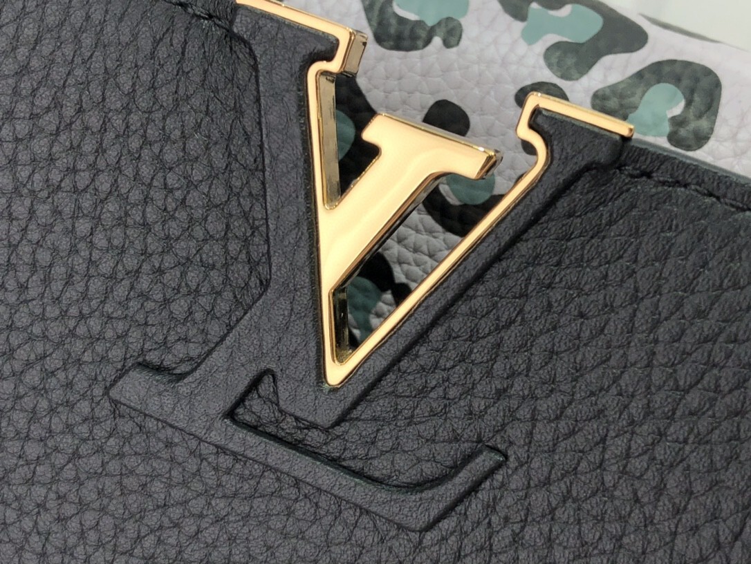 LV CAPUCINES MM M58575