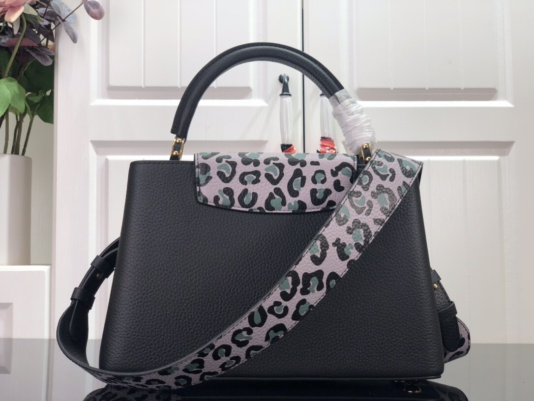 LV CAPUCINES MM M58575