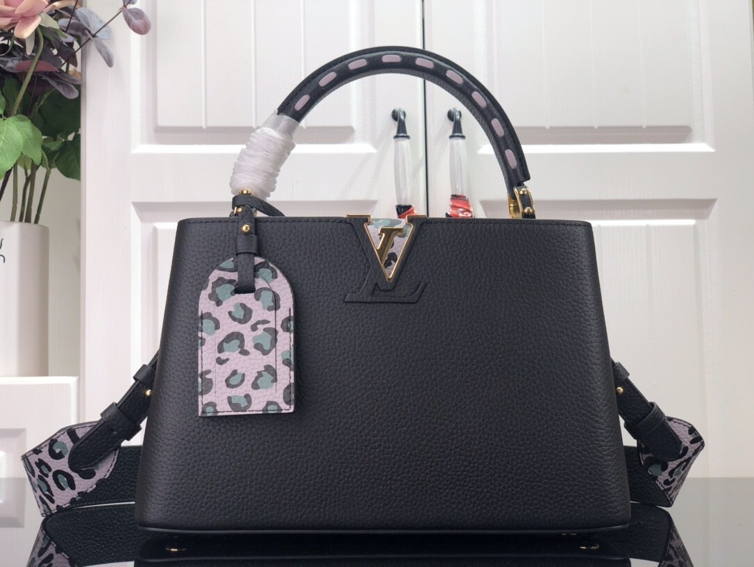 LV CAPUCINES MM M58575