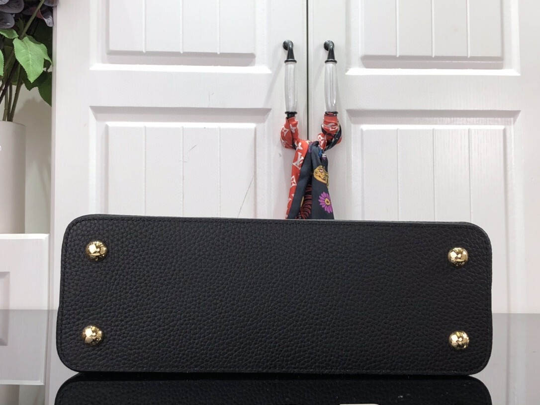 LV CAPUCINES MM M58732