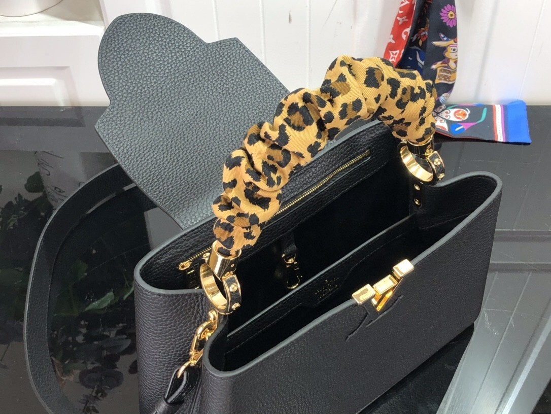 LV CAPUCINES MM M58732