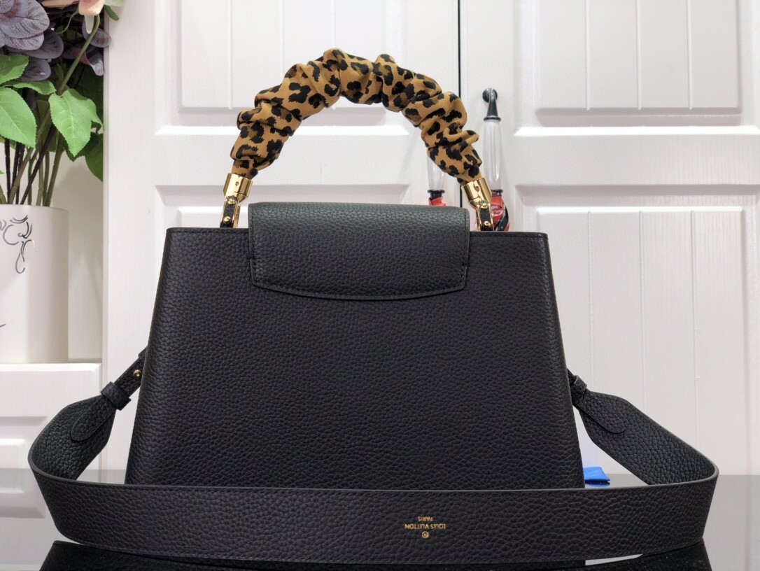 LV CAPUCINES MM M58732