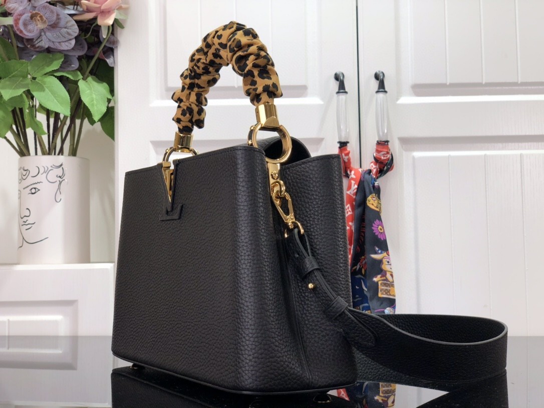 LV CAPUCINES MM M58732