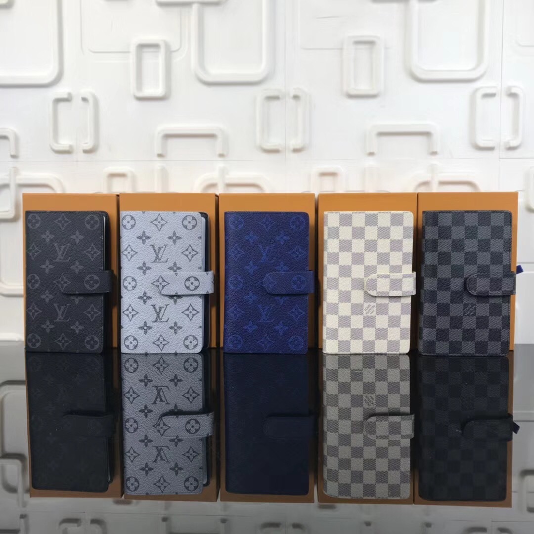 LV Card holder M66530