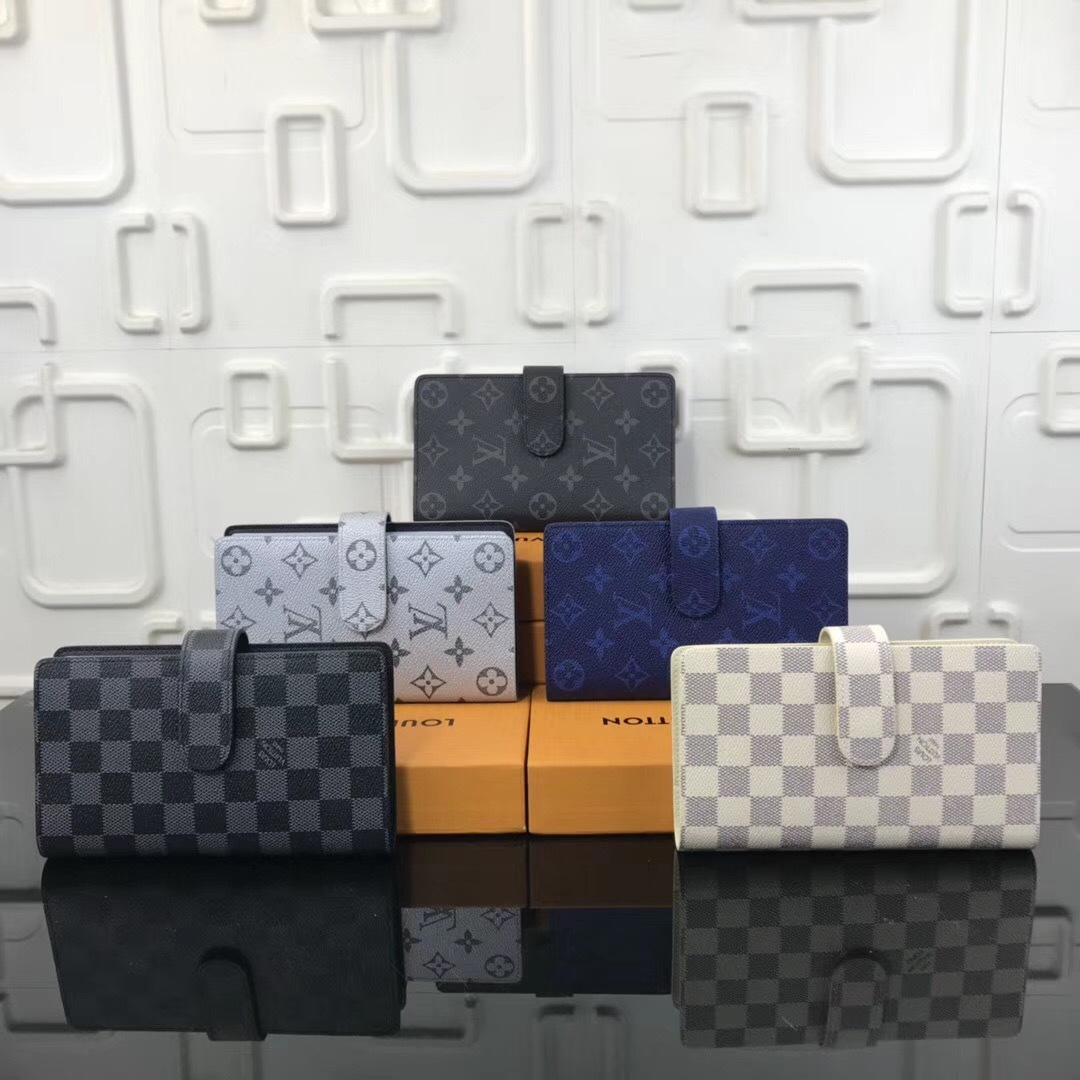 LV Card holder M66530