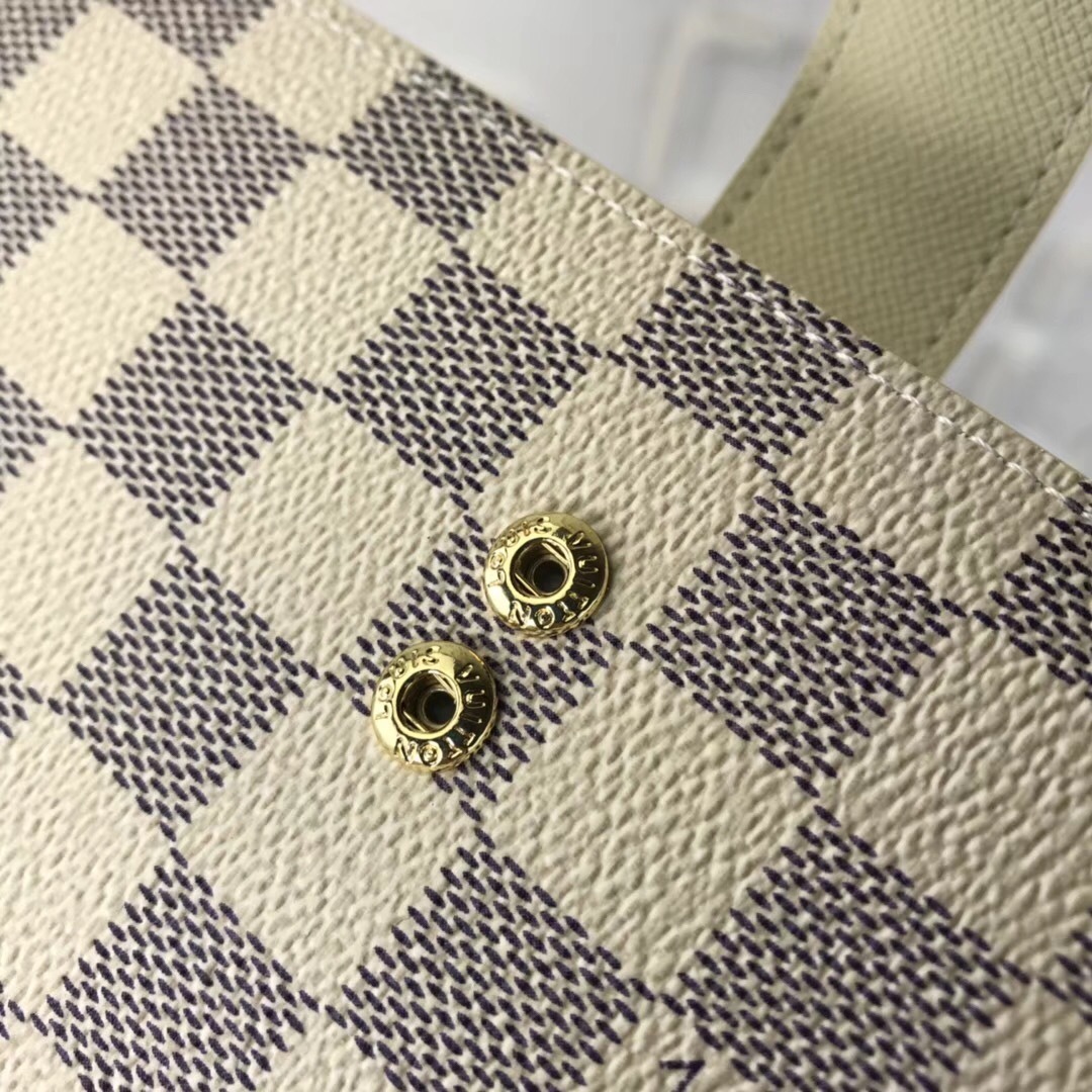 LV Card holder M66530